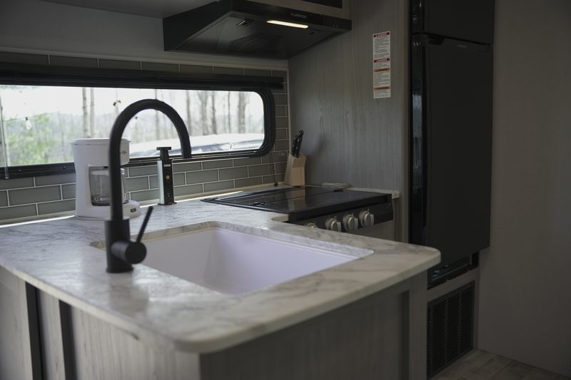 Kodiak SE full kitchen marble counters farmhouse sink